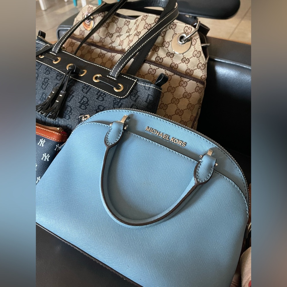 Authentic handbags . - Picture 4 of 6